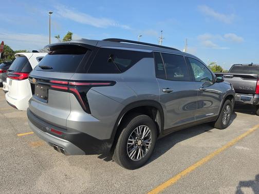 Sterling Gray Metallic 2026 Chevrolet Traverse LT
