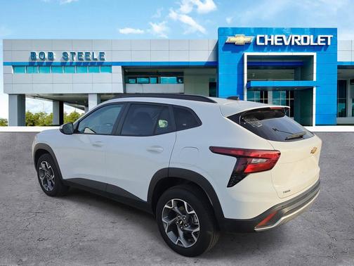 Summit White 2025 Chevrolet Trax LT