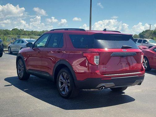 Rapid Red Metallic Tinted Clearcoat 2021 Ford Explorer XLT