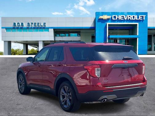 Rapid Red Metallic Tinted Clearcoat 2021 Ford Explorer XLT