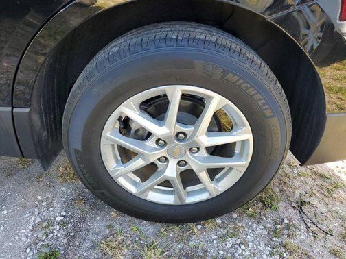 Mosaic Black Metallic 2024 Chevrolet Equinox LS