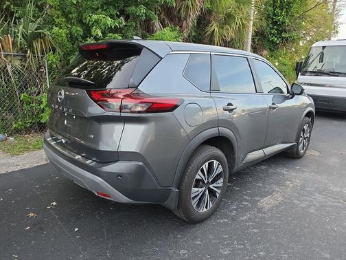 Gun Metallic 2022 Nissan Rogue SV