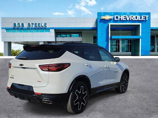 Iridescent Pearl Tricoat 2023 Chevrolet Blazer RS