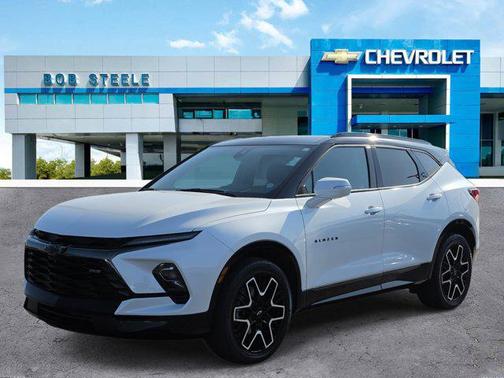 Iridescent Pearl Tricoat 2023 Chevrolet Blazer RS