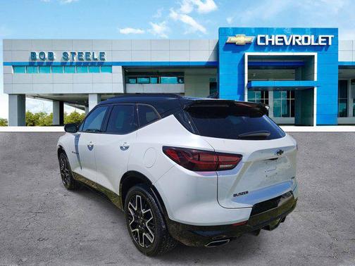 Iridescent Pearl Tricoat 2023 Chevrolet Blazer RS
