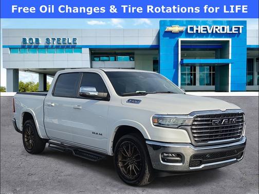 Ivory White Tri-Coat Pearlcoat 2025 RAM 1500 Laramie