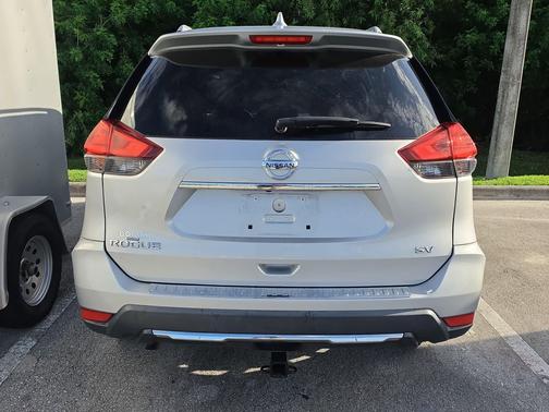 Brilliant Silver 2017 Nissan Rogue SV