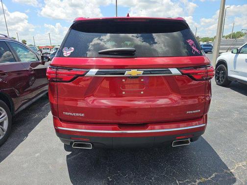 Radiant Red Tintcoat 2023 Chevrolet Traverse Premier