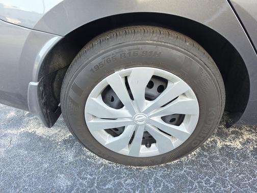 Gun Metallic 2024 Nissan Versa 1.6 S