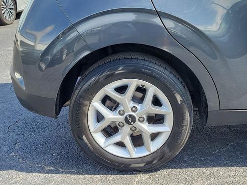 Gravity Gray 2023 Kia Soul LX