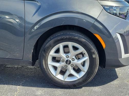 Gravity Gray 2023 Kia Soul LX