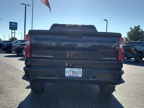 2025 Chevrolet Silverado 1500 Custom