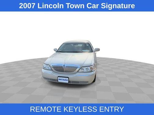 2007 Lincoln Town Car Signature