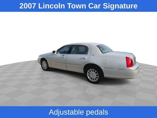 2007 Lincoln Town Car Signature