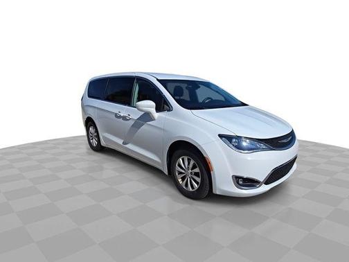 Bright White Clearcoat 2018 Chrysler Pacifica Touring Plus