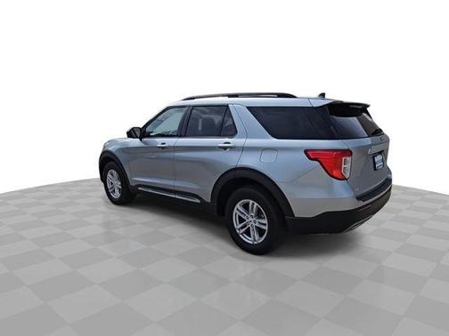 ICONIC SILVER METALLIC 2023 Ford Explorer XLT