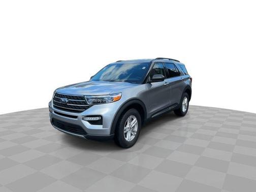 ICONIC SILVER METALLIC 2023 Ford Explorer XLT