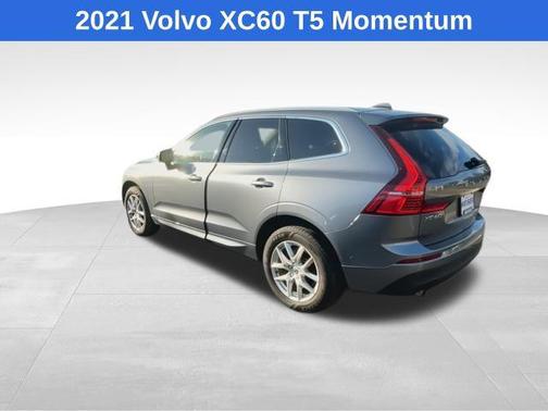 2021 Volvo XC60 T5 Momentum