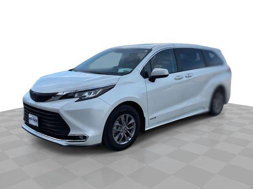 2021 Toyota Sienna XLE 7 Passenger