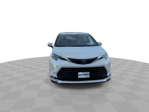 2021 Toyota Sienna XLE 7 Passenger