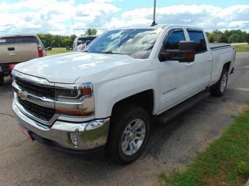 Photo 3 of 25 of 2017 Chevrolet Silverado 1500 LT