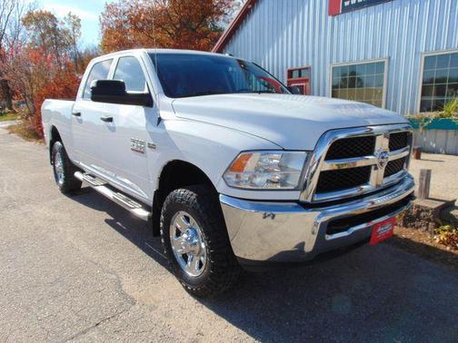 2017 RAM 2500 Tradesman Crew Cab 4x4 6'4' Box