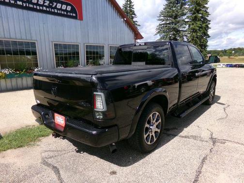 Brilliant Black Crystal Pearlcoat 2016 RAM 2500 Laramie