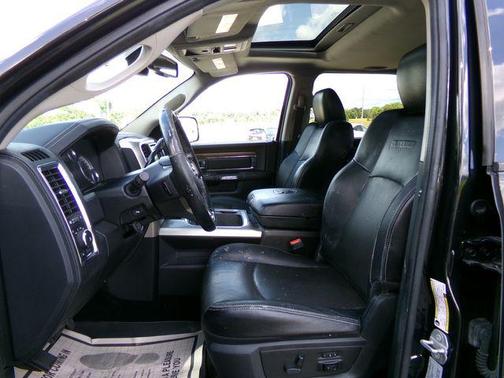 Brilliant Black Crystal Pearlcoat 2016 RAM 2500 Laramie