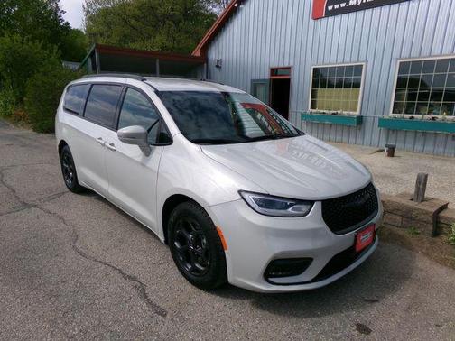 Luxury White Pearlcoat 2021 Chrysler Pacifica Hybrid Touring L