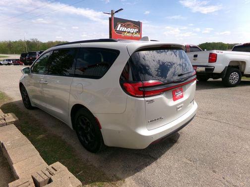 Luxury White Pearlcoat 2021 Chrysler Pacifica Hybrid Touring L