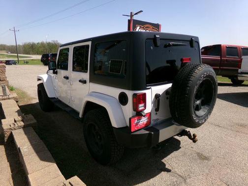 Bright White Clearcoat 2016 Jeep Wrangler Unlimited Sahara
