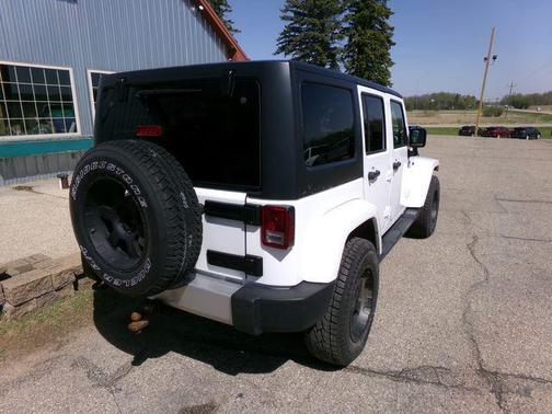 Bright White Clearcoat 2016 Jeep Wrangler Unlimited Sahara
