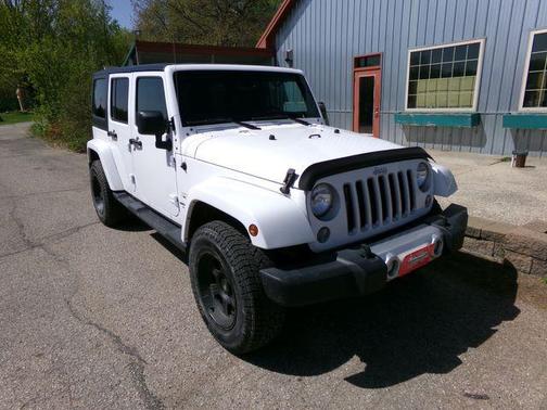 Bright White Clearcoat 2016 Jeep Wrangler Unlimited Sahara