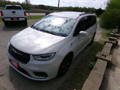 Luxury White Pearlcoat 2021 Chrysler Pacifica Hybrid Touring L