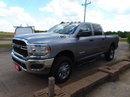 2022 RAM 2500 Tradesman Crew Cab 4x4 6'4' Box