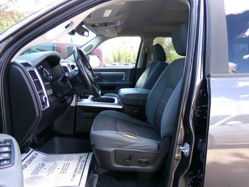 Granite Crystal Metallic Clearcoat 2017 RAM 1500 Big Horn