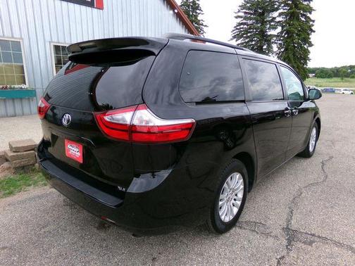 Midnight Black Metallic 2017 Toyota Sienna XLE