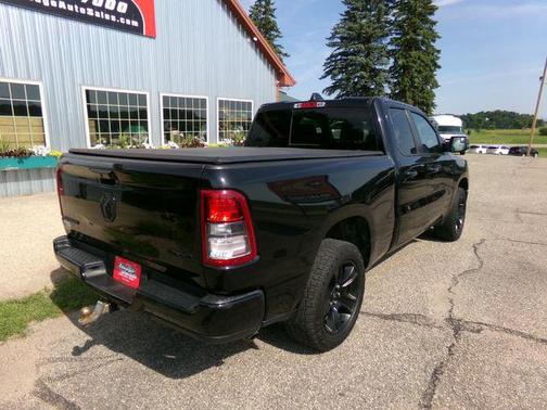 Diamond Black Crystal Pearlcoat 2022 RAM 1500 Big Horn/Lone Star