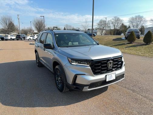 Lunar Silver Metallic 2024 Honda Pilot