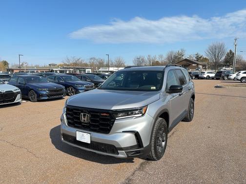 Lunar Silver Metallic 2024 Honda Pilot