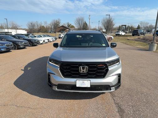 Lunar Silver Metallic 2024 Honda Pilot