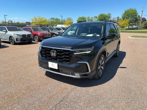 Crystal Black Pearl 2023 Honda Pilot