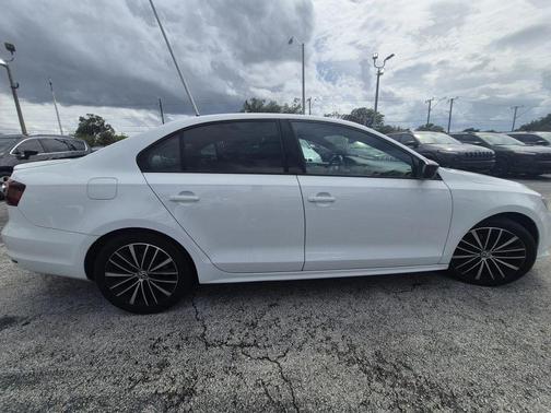 Pure White 2016 Volkswagen Jetta 1.8T Sport