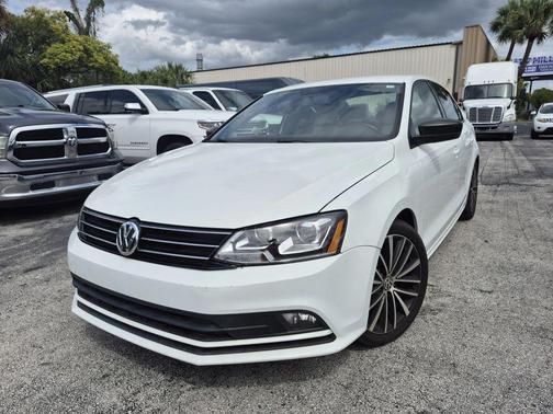 Pure White 2016 Volkswagen Jetta 1.8T Sport