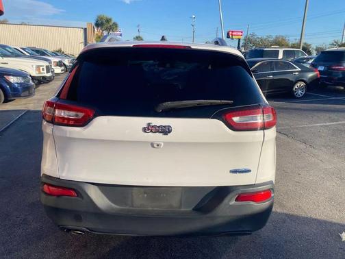 2016 Jeep Cherokee Sport