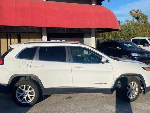 2016 Jeep Cherokee Sport
