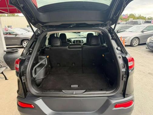 2016 Jeep Cherokee Sport