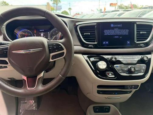 2018 Chrysler Pacifica Touring-L