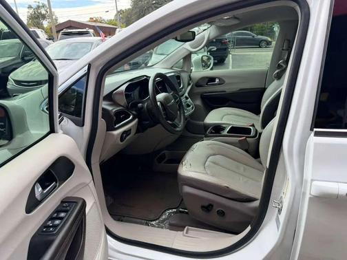 2018 Chrysler Pacifica Touring-L