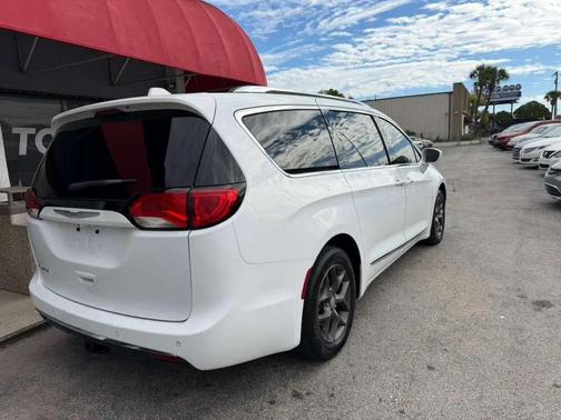2018 Chrysler Pacifica Touring-L